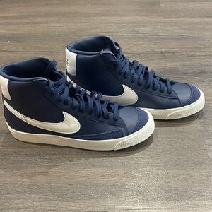Nike Dark Blue and White sneakers W blazer MID ‘77